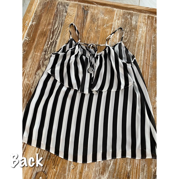 Gianni Bini black & white tiered top M EUC - Picture 6 of 9